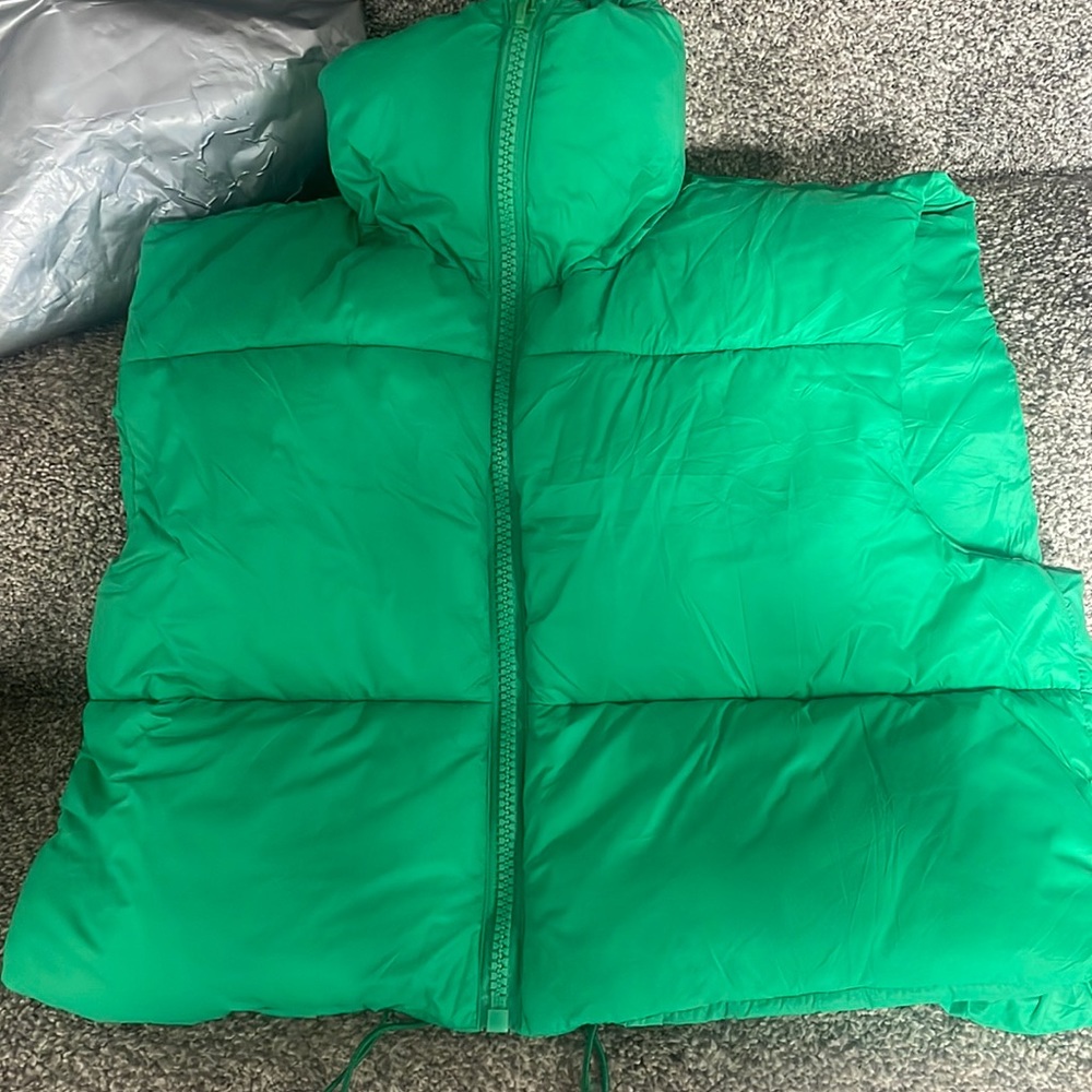 Green cropped vest